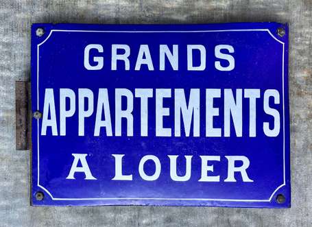 GRANDS APPARTEMENTS À LOUER : Enseigne constituée 