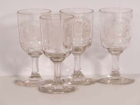 QUINQUINA ROSARIO : 4 petits verres à digestif 