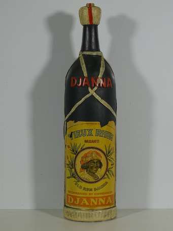 RHUM DJANNA : Importante bouteille factice en 