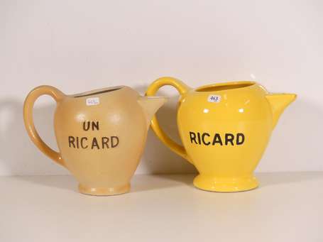 RICARD : Pichet en faïence jaune. Moule 830, Revol