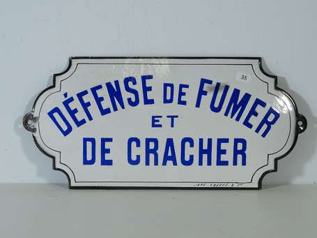 DÉFENSE DE FUMER ET DE CRACHER : Plaque émaillée 