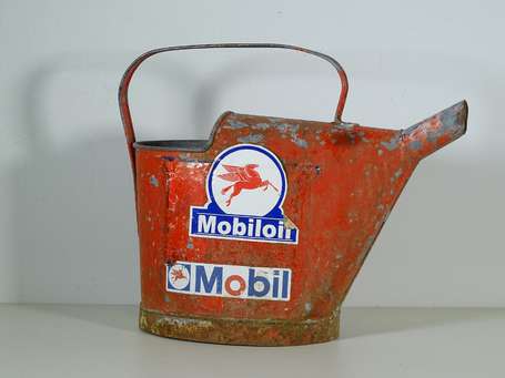 MOBILOIL : Arrosoir ancien, autocollant apposés 