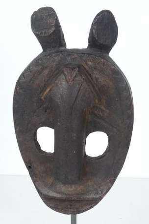 Ancien petit masque de danse en bois mi dur au 