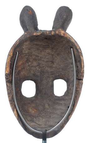 Ancien petit masque de danse en bois mi dur au 