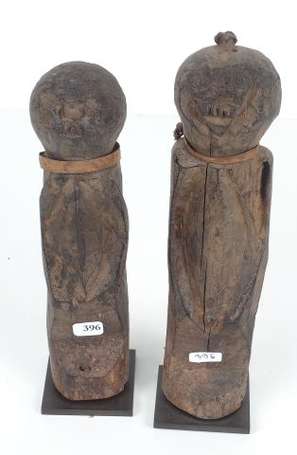 Ancien couple votif en bois dur à patine noire 