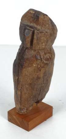 Ancien petit fétiche en bois mi-dur sculpté d'une 