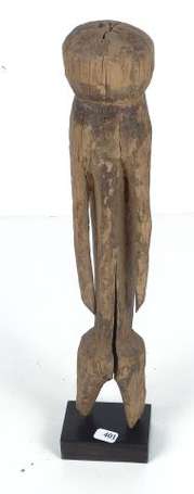 Très ancienne statuette votive 'en bois dur 