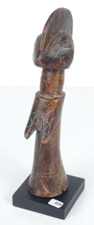 Ancienne poupée de fécondité en bois dur traité en
