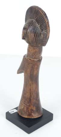 Ancienne poupée de fécondité en bois dur traité en