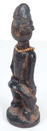 Ancienne statuette votive 'Ibedji' en bois mi-dur 