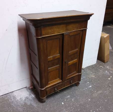 Petite armoire en chêne et bois fruitier, elle 