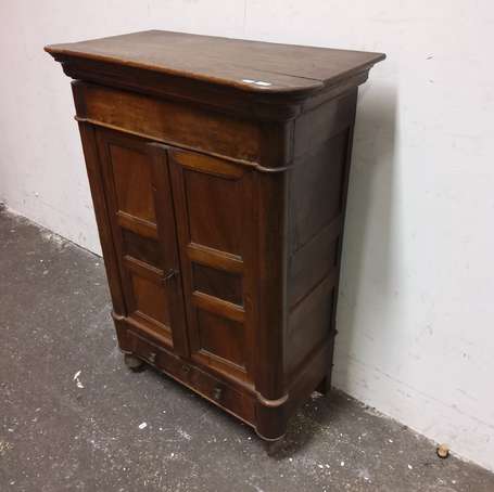 Petite armoire en chêne et bois fruitier, elle 