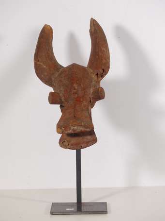 Ancien petit masque de buffle en bois dur à patine