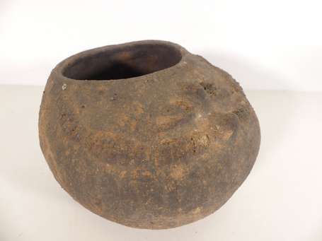 Ancien bol en terre cuite représentant une tête la
