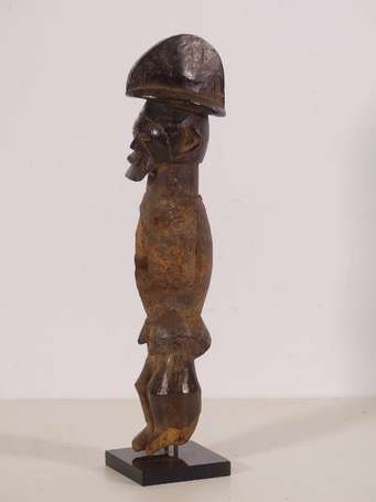 Ancien fétiche de médecine en bois dur 
