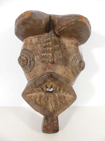 Très ancien masque de danse en bois 