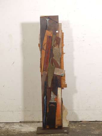 BONNET Daniel (1949- ) - Stèle. Collage sur bois. 