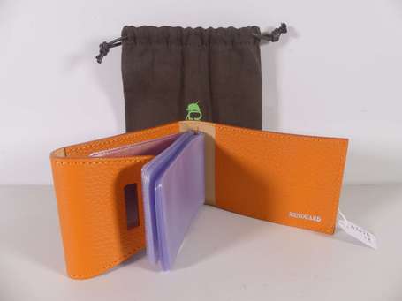 RENOUARD - Porte-cartes en cuir grainé orange. 