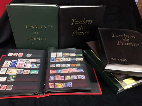 Albums de Timbres ( la plupart vides ) - Carton à 