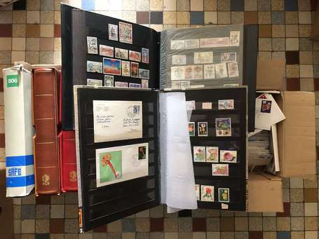 Philatélie - ensemble de 2 albums de timbres 