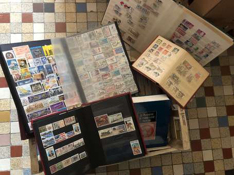 Philatélie - un carton d'albums timbres France et 