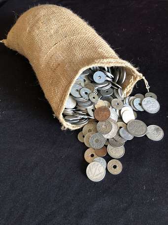 Monnaies diverses - 1 sac d'environ 7kg - à trier
