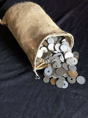 Monnaies diverses - 1 sac d'environ 7,6kg - à 