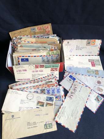 Boite d'enveloppes avec timbres , oblitérations et