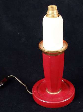 Pied de lampe en cuir gainé rouge et bague en 