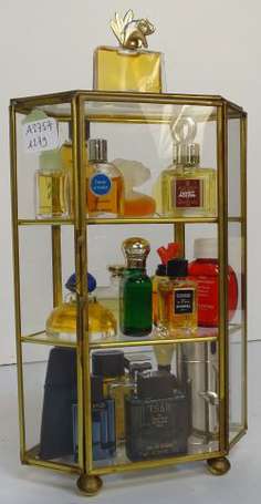 Lot de 20 miniatures de parfum dont AZZARO, VAN 