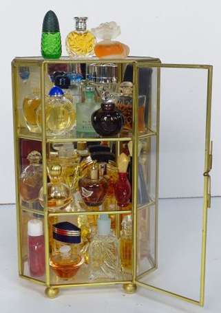 Lot de 33 miniatures de parfum dont BOUCHERON, 