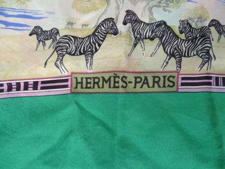 HERMES - Carré en twill de soie modèle 