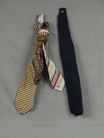 TED LAPIDUS - Deux cravates vintage, l'une en soie