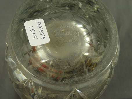 SAINT LOUIS - Vase en cristal taillé de fleurons 