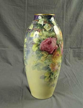 LIMOGES - Grand vase ovoïde en porcelaine à décor 