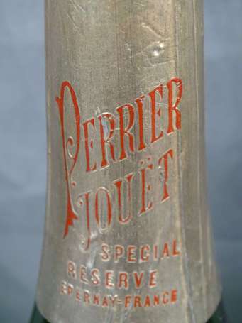 Perrier jouet. 3 Bouteilles décor émaillés de 