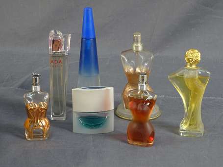Flacons de parfums et deux vaporisateur Jean-Paul 