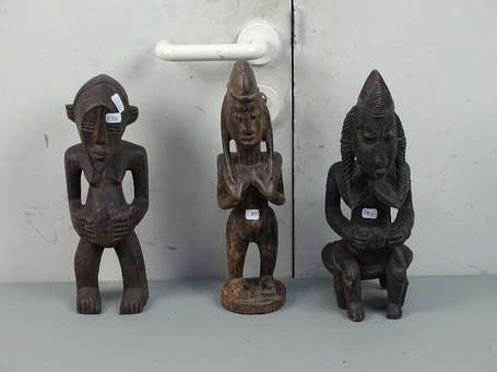 3 statuettes féminines en bois sculpté. Mali