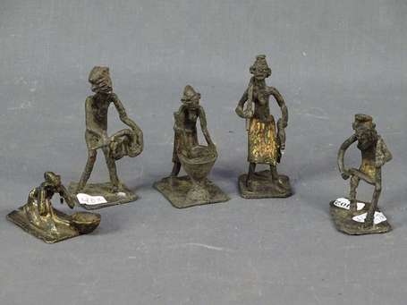 5 personnages en métal foutu. Afrique noir.