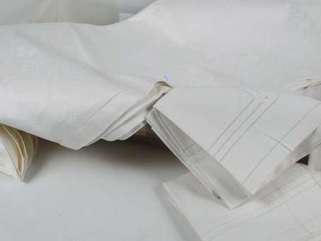 3 nappes et leurs 12 serviettes en coton blanc