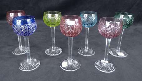 Saint Louis Sept petits verres roemer en cristal 