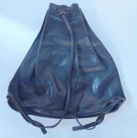 Grand sac besace en cuir noir, deux poches 