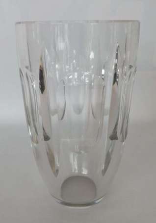 Baccarat Vase en cristal moulé de panneaux 