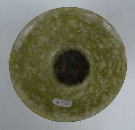 Coupelle en jade vert moucheté Chine  H. 5 cm, D. 