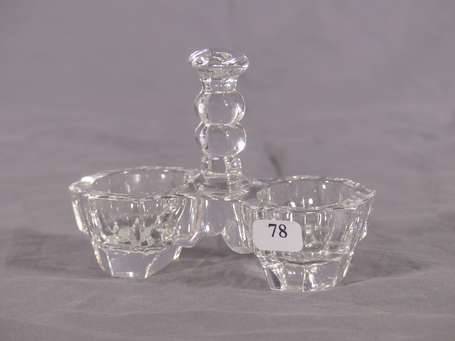 BACCARAT - Salière double en cristal moulé. H. 8,5