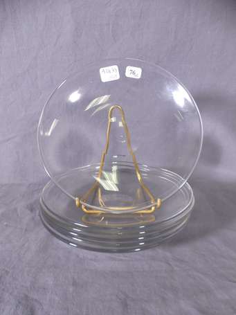 Lot de 6 assiettes en verre. D. 18 cm