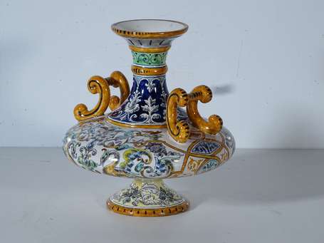 TORTAT Josaphat (1843 - 1915), BLOIS - Vase sur 