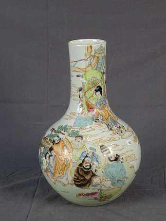 CHINE - Vase bouteille en porcelaine décor 