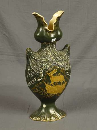 Grand vase sur piédouche en faïence à décor or 