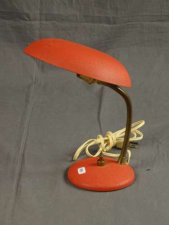 Lampe de bureau en métal laqué rouge granité Circa